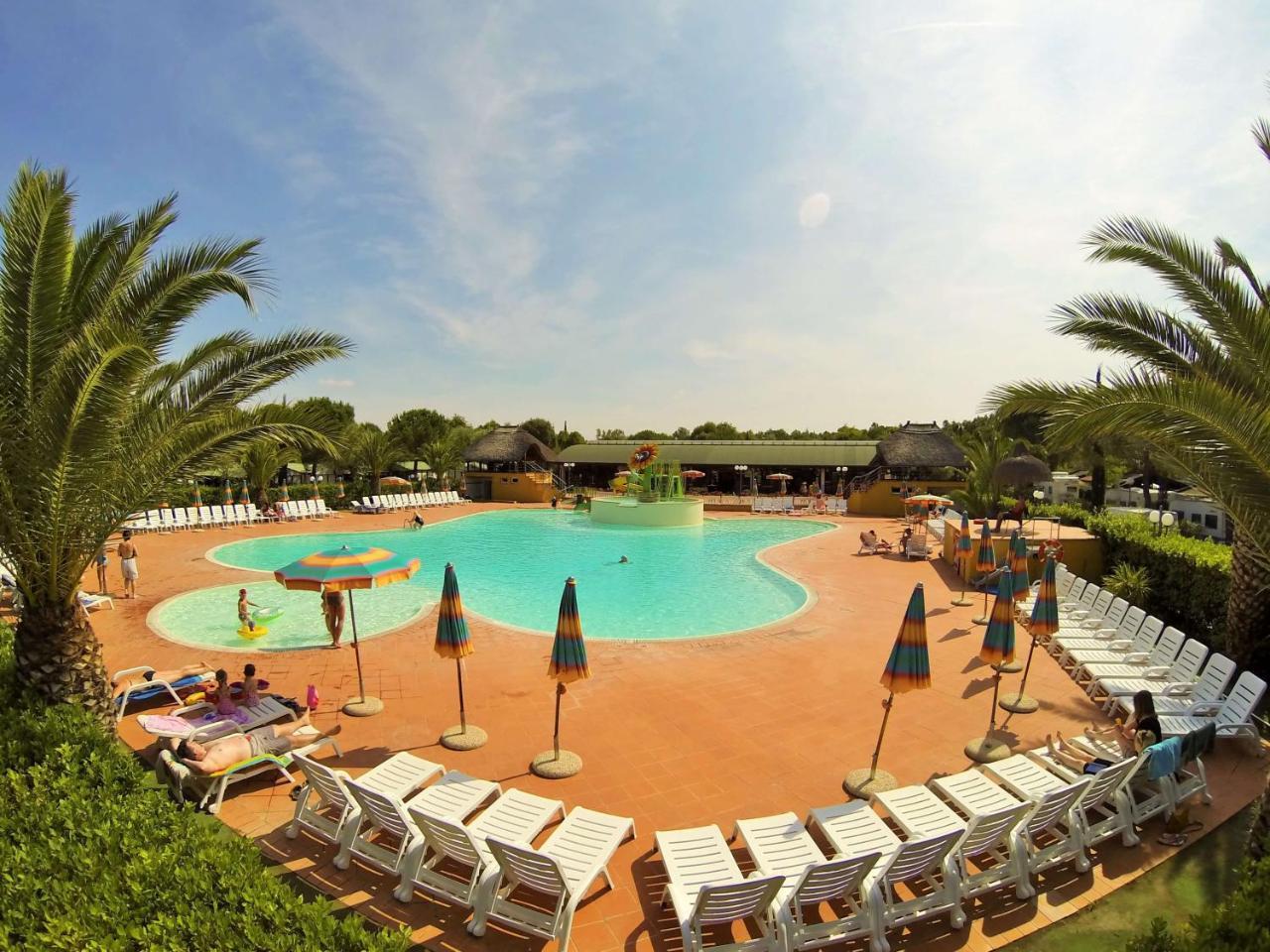 Happy Camp Mobile Homes In Camping Village Free Time Marina Di Bibbona Bagian luar foto
