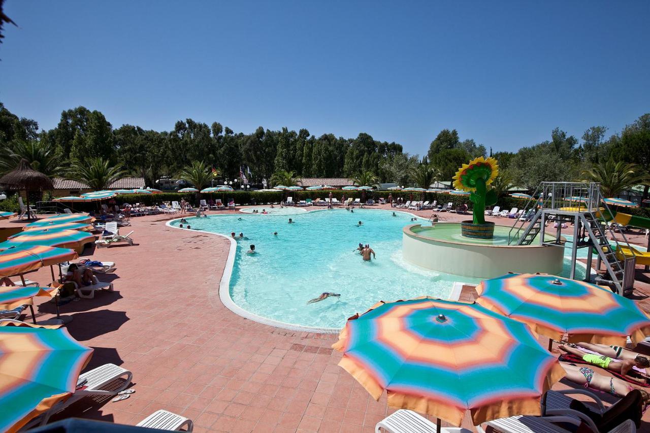 Happy Camp Mobile Homes In Camping Village Free Time Marina Di Bibbona Bagian luar foto