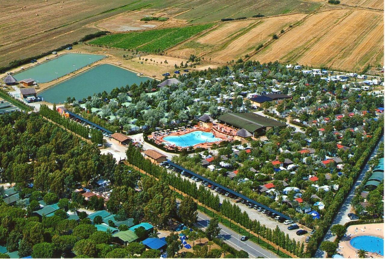 Happy Camp Mobile Homes In Camping Village Free Time Marina Di Bibbona Bagian luar foto