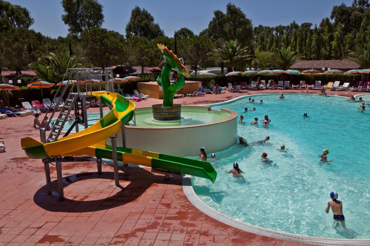 Happy Camp Mobile Homes In Camping Village Free Time Marina Di Bibbona Bagian luar foto
