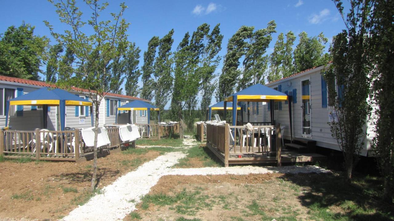 Happy Camp Mobile Homes In Camping Village Free Time Marina Di Bibbona Bagian luar foto